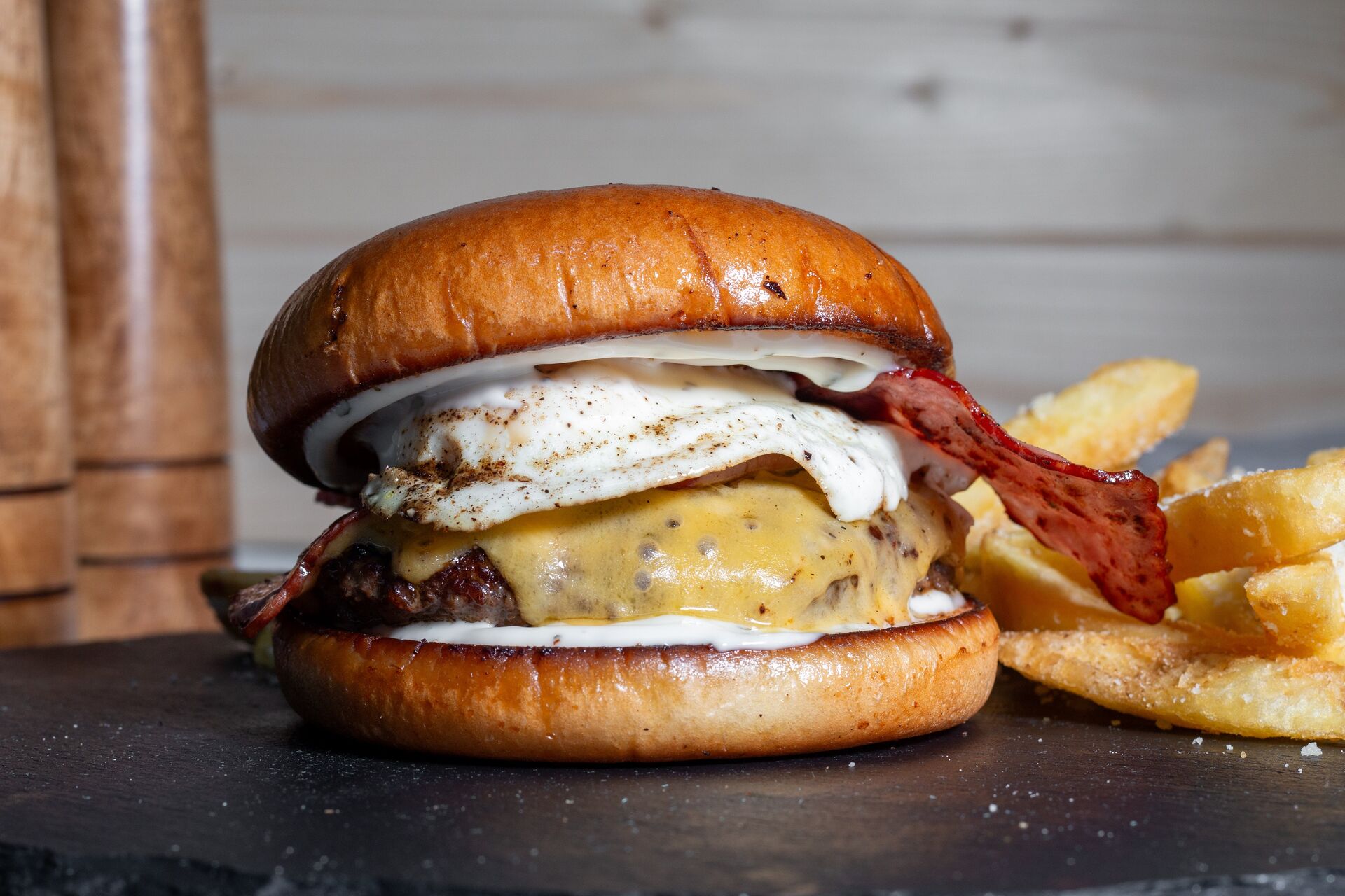 Bake'n'egg cheeseburger