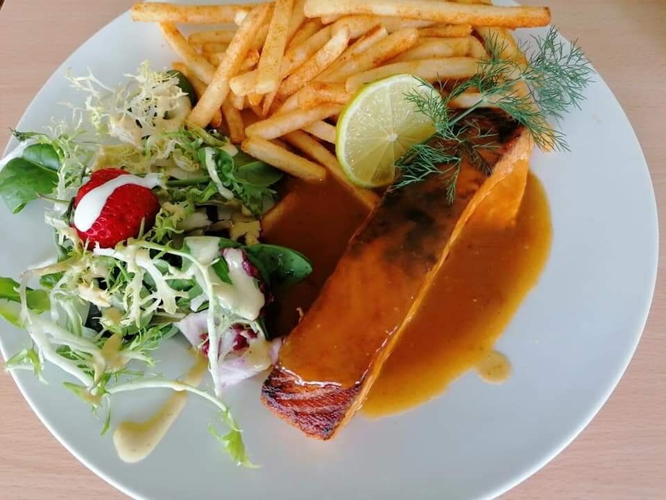 Gebratener Lachs mit Mangosauce