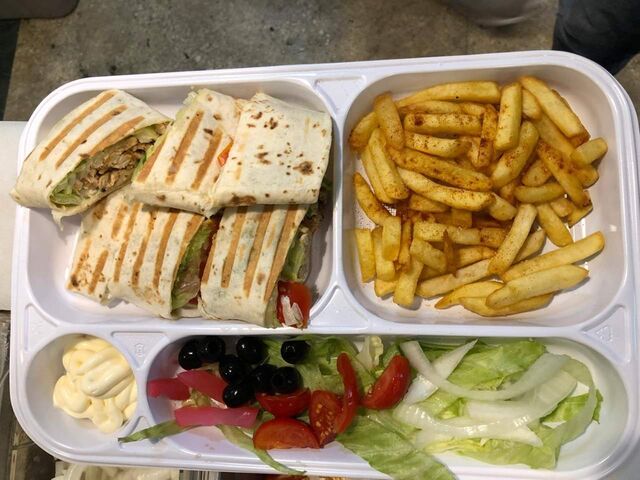 MENÙ IL SULTANO
-Piadina kebab(pollo)+Patatine fritte+Insalata+Coca cola
€6