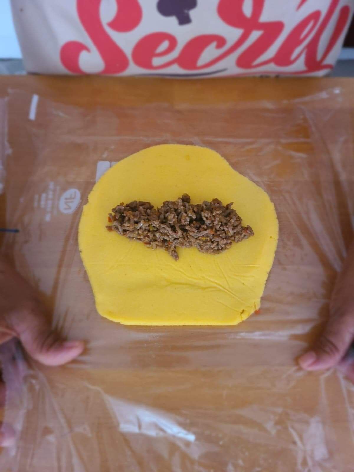 Confection des Empanadas (5): Garnir généreusement