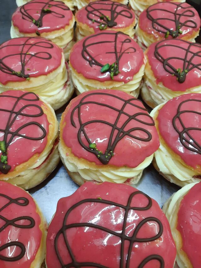 #17 Amarena Berliner mit Vanille und Amarenakirschen