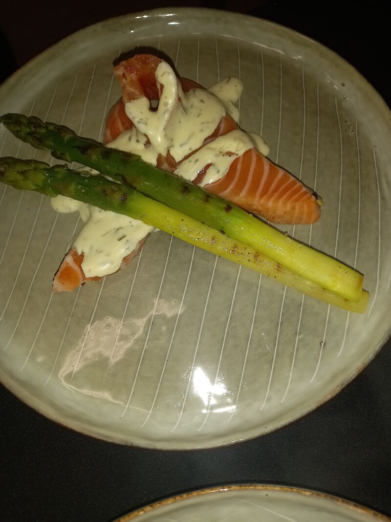 Gemarineerde zalm met groene asperges