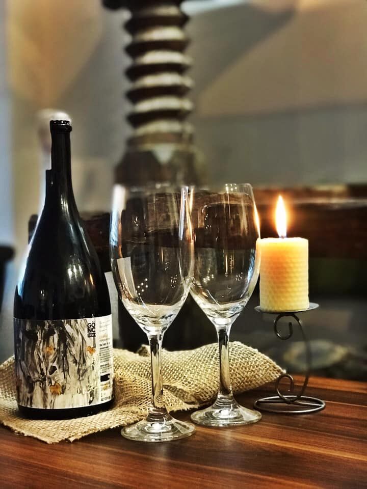 Wznieście toast naszym nowym, specjalnym winem CANVAS pet-nat 