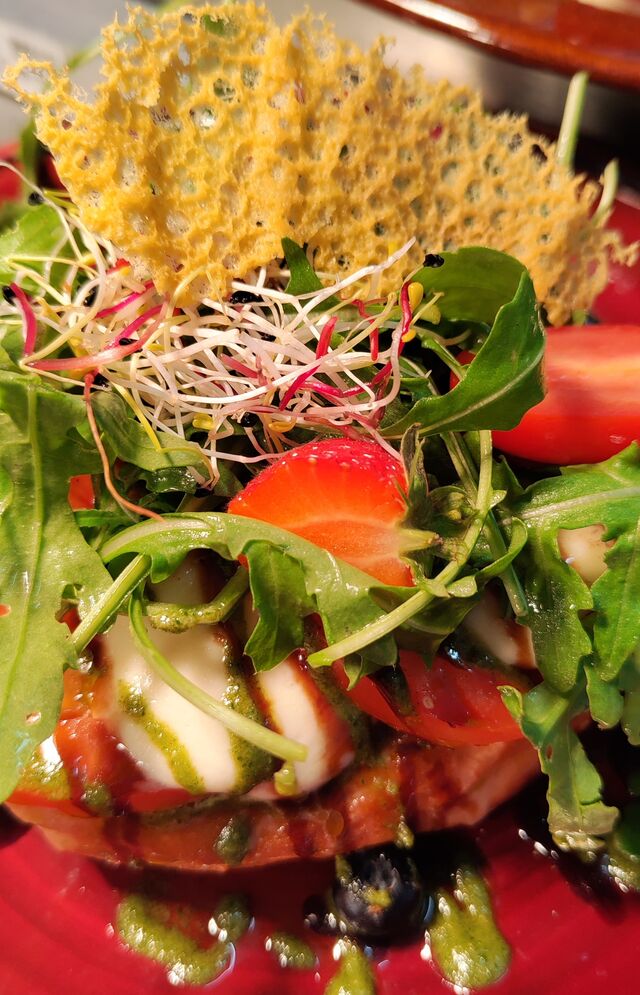 AUSZOGNE MIT TOMATE & MOZZARELLA