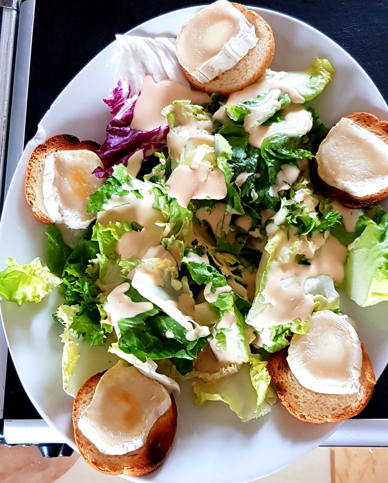 Salade de chèvre chaud