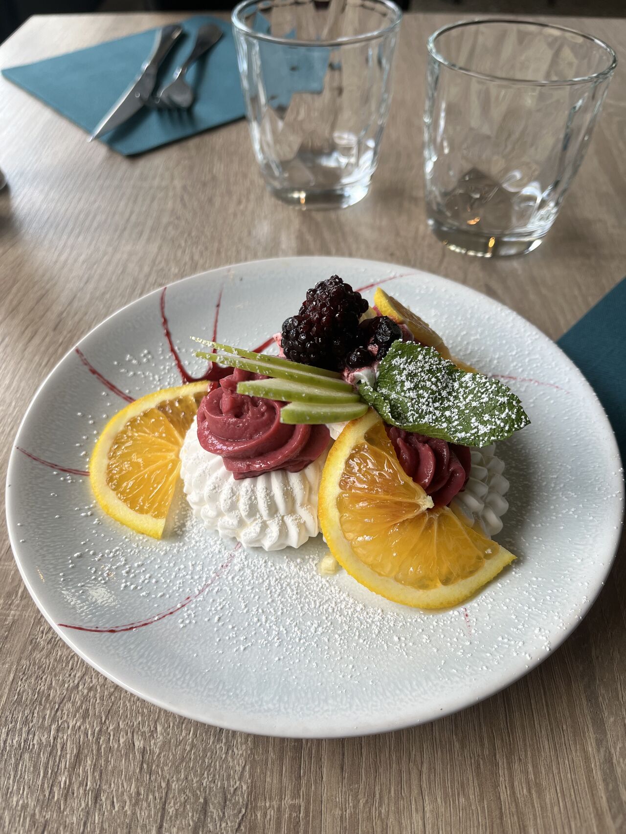 La pavlova à la crème de fruits rouges 