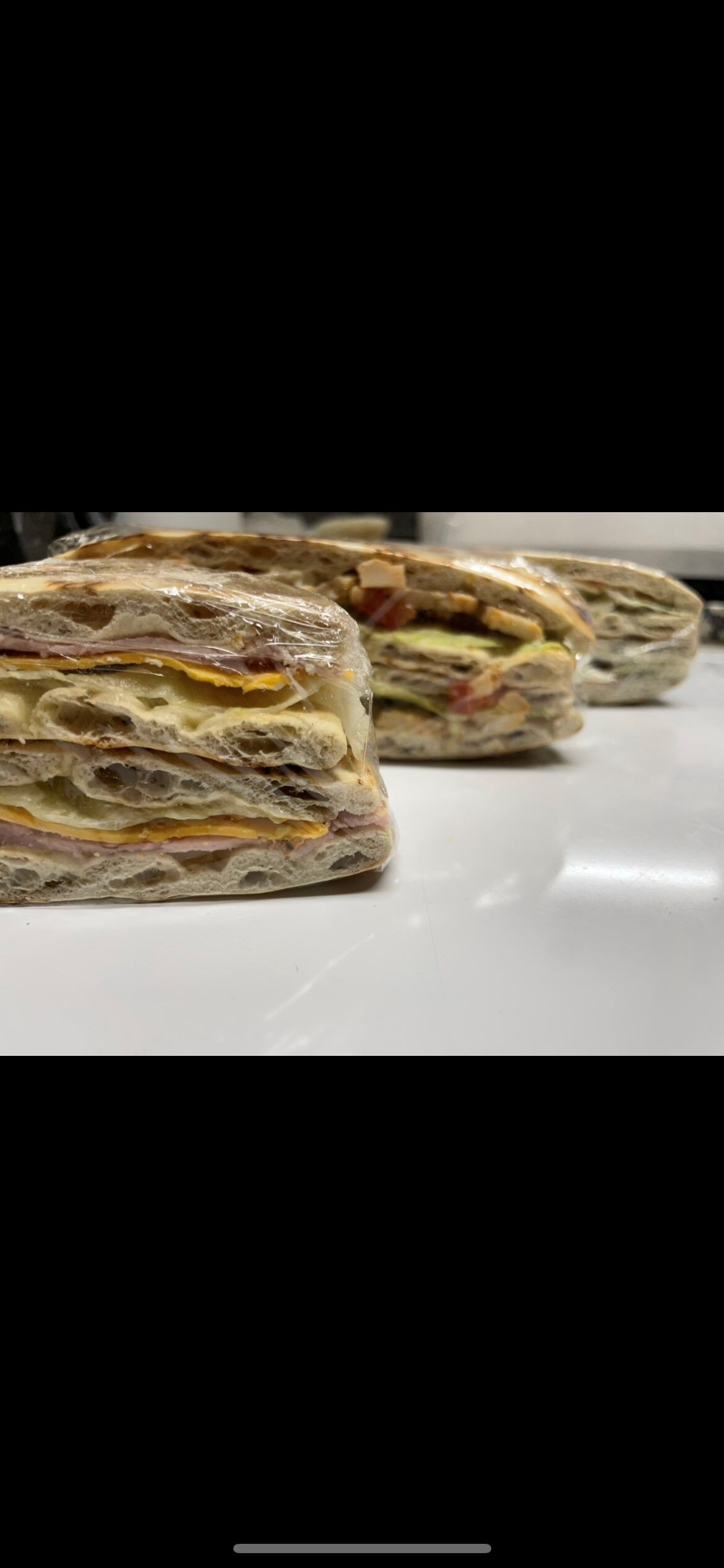 Sandwich pain polaire
- Jambon/cheddar
- Poulet
- Saumon