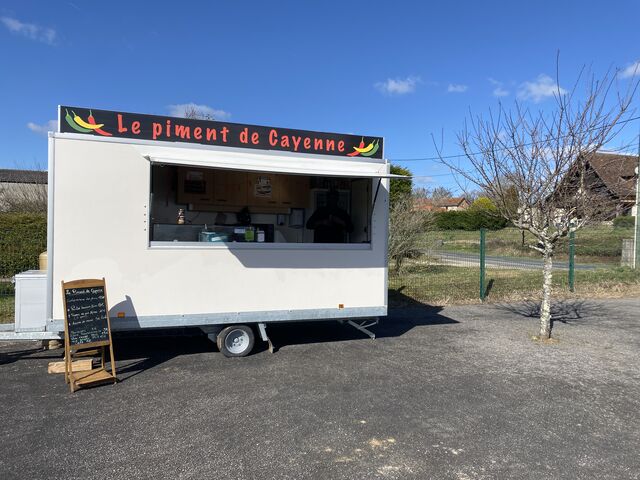 Le foodtruck à son emplacement à Bétaille