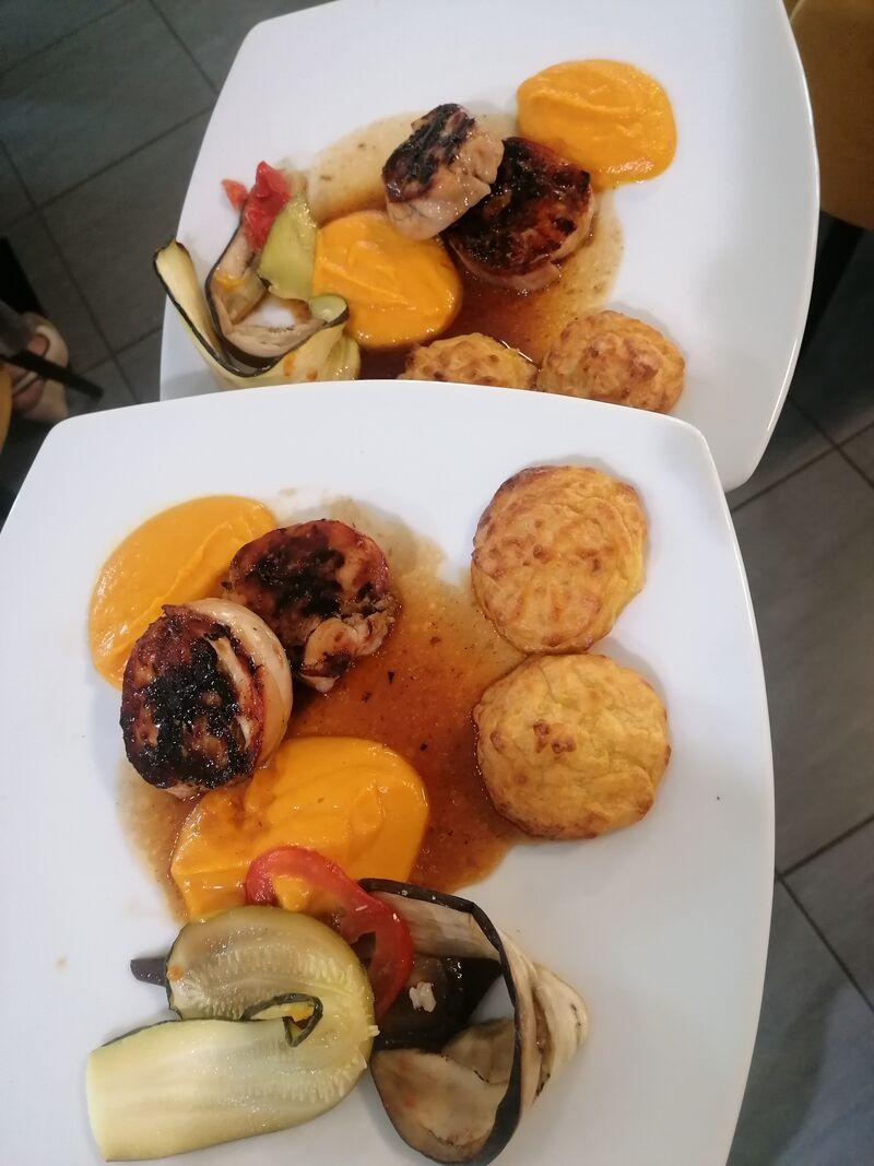 Lapin farci au foie gras et aux cèpes du Chef, jus corsé.
Sur devis 