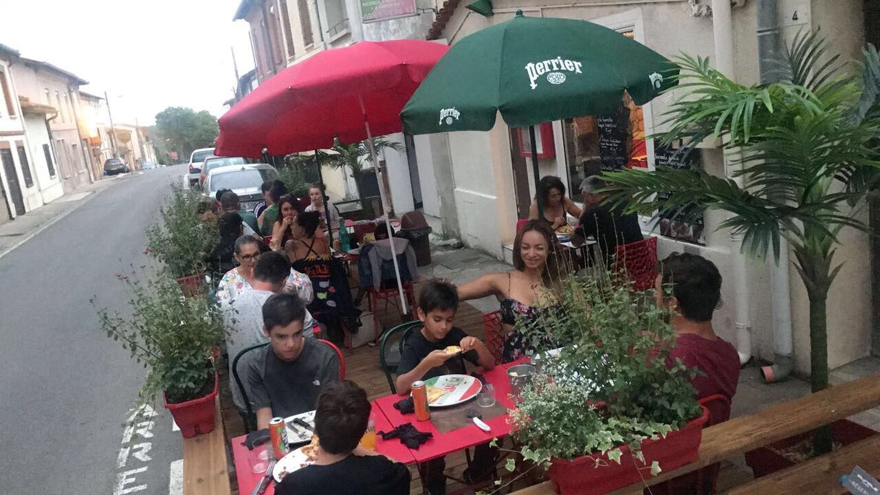 La terrasse ! De juin à septembre ! 