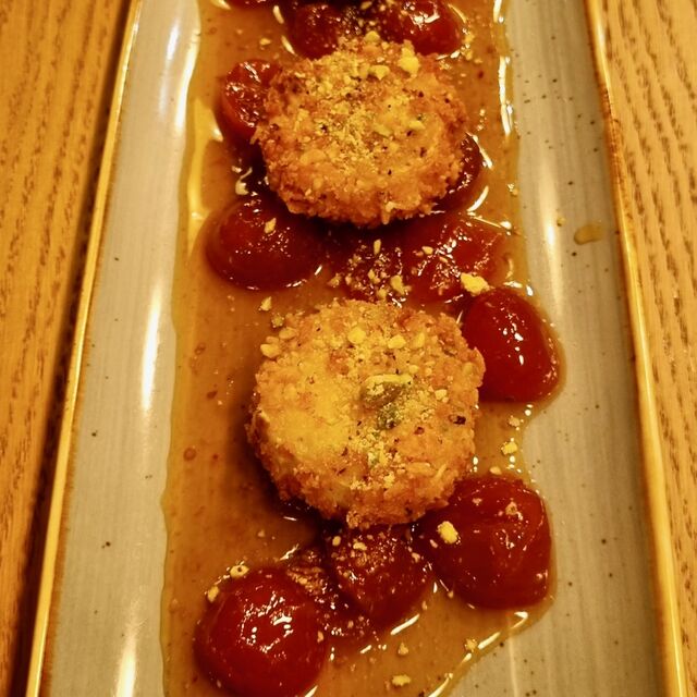 Ziegenkäse mit Pistazien-Crunch und hausgemachter Tomatenmarmelade