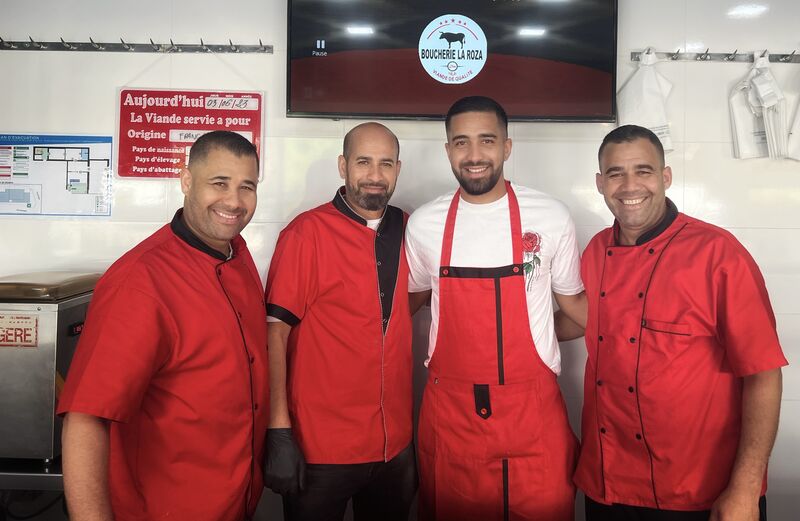 Main dans la main depuis de longues années : l'équipe soudée des 4 frères de La Boucherie La Roza ! 👨‍👨‍👦‍👦💼