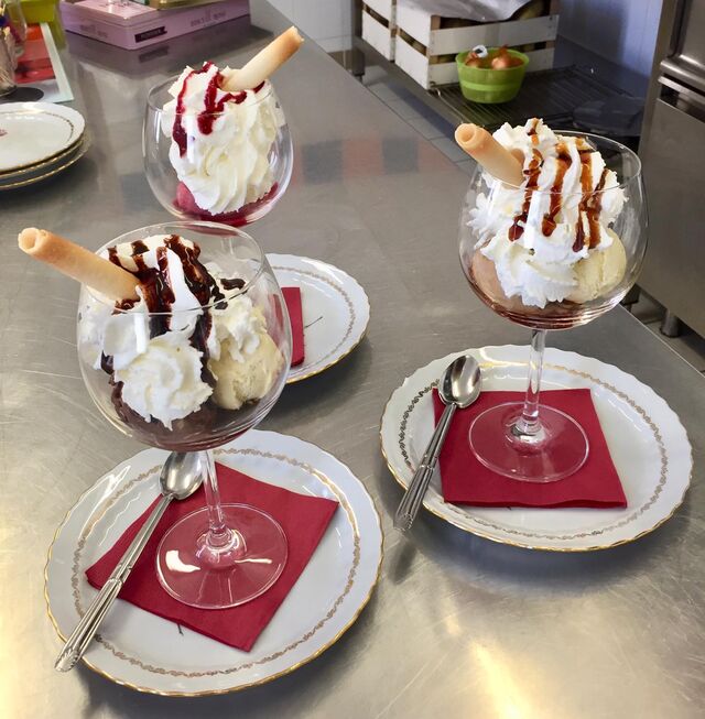 Chocolat liégeois, Café liégeois, Coupe d'été. 