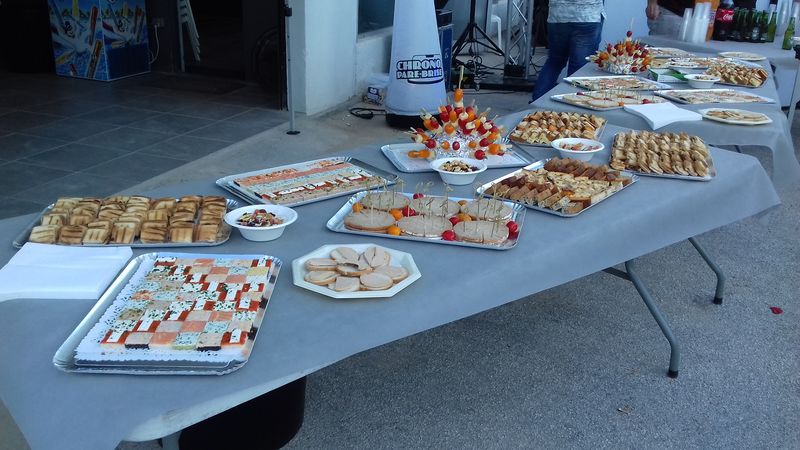 Apéritifs dînatoires ou buffets froids réalisables. Nous contacter