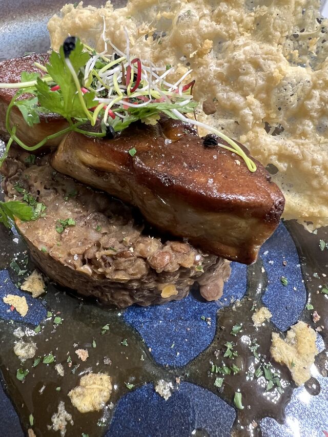 Les Lentillons Bio de Champagne, Jus Cap Corse, Foie Gras Poêlé et Tuile de Parmesan