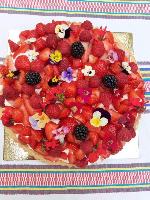 Tarte fraise framboise fleurs
6 personnes 24€