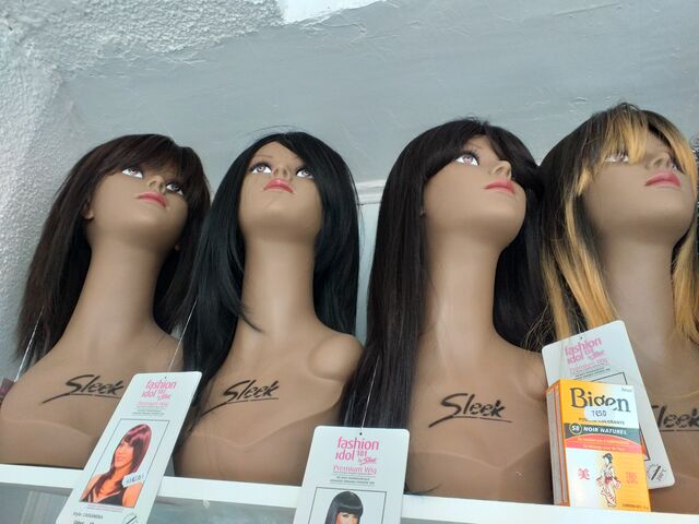 Large choix de perruques synthétiques et aussi 100% cheveux humains