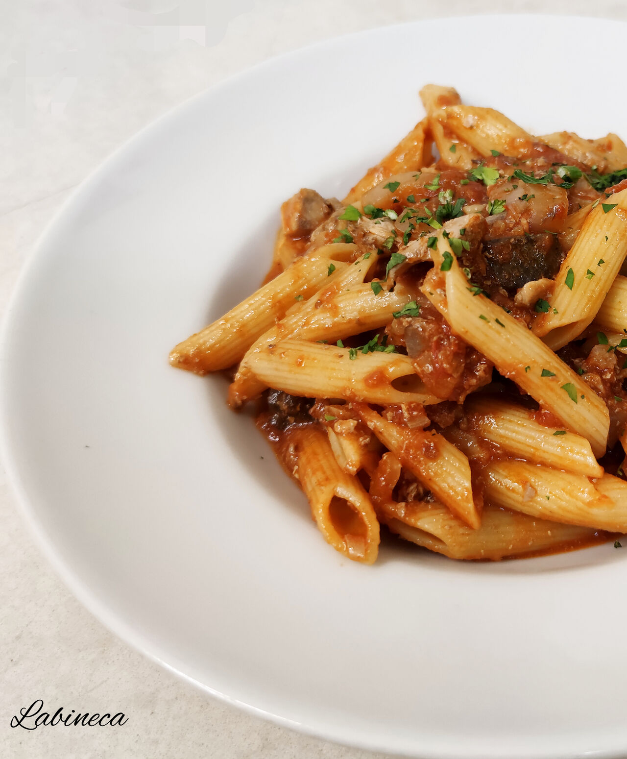 Tjestenina u umaku od tuna steaka 