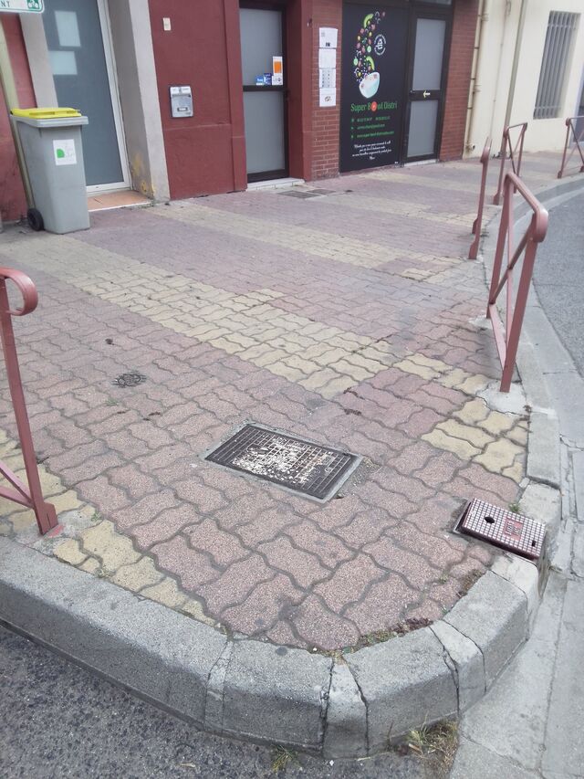 Nous sommes situés juste en face de l'église de Millas