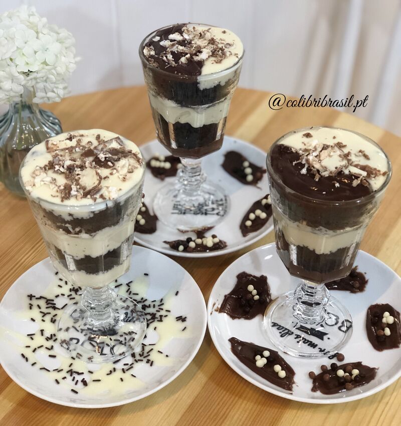 Nossas maravilhosas taças de chocolate e bolo de diversos sabores 