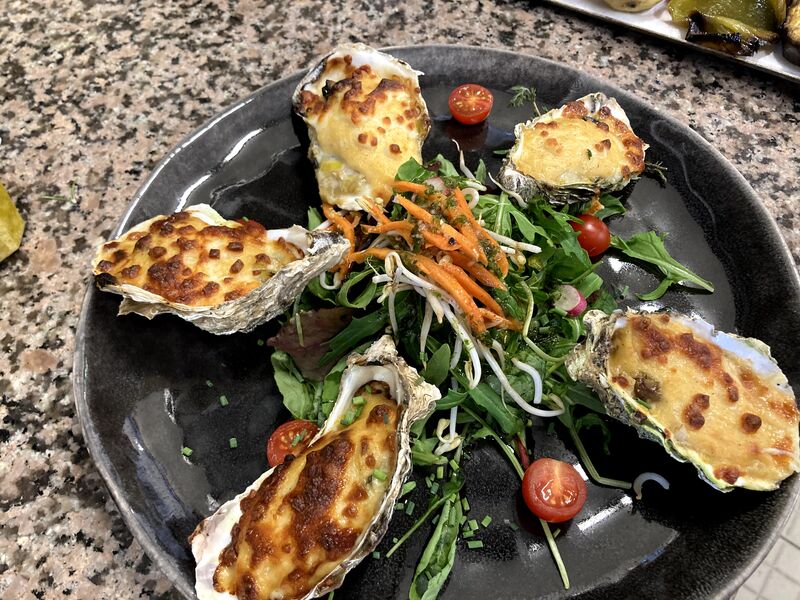 Huîtres gratinée sur sa fondue de poireaux, maison