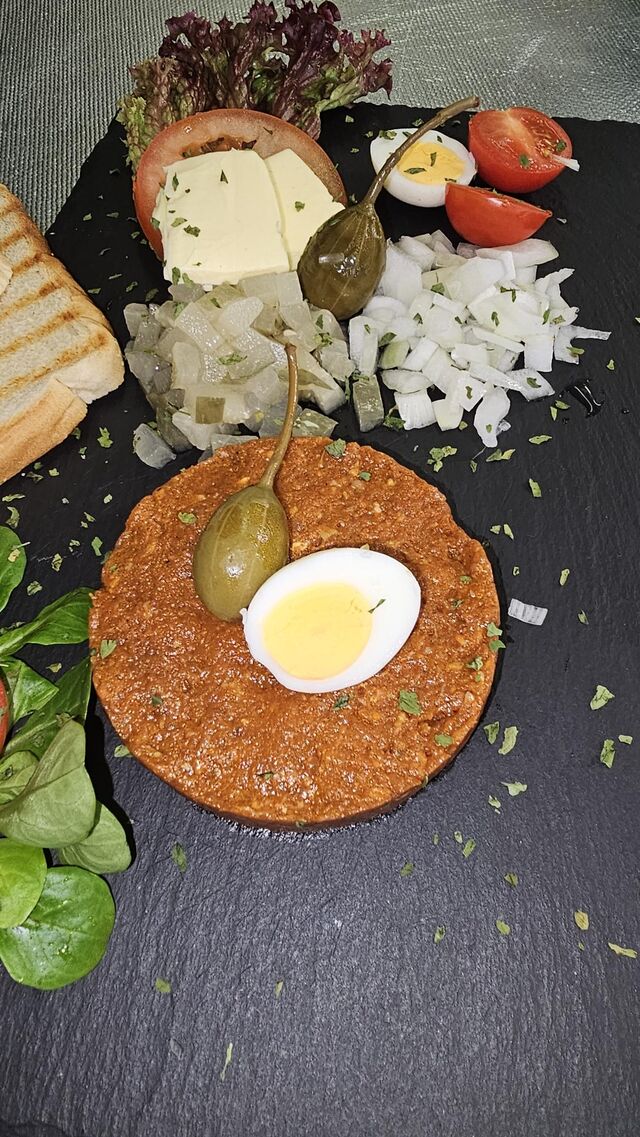 Beef Tatar mit Toastbrot