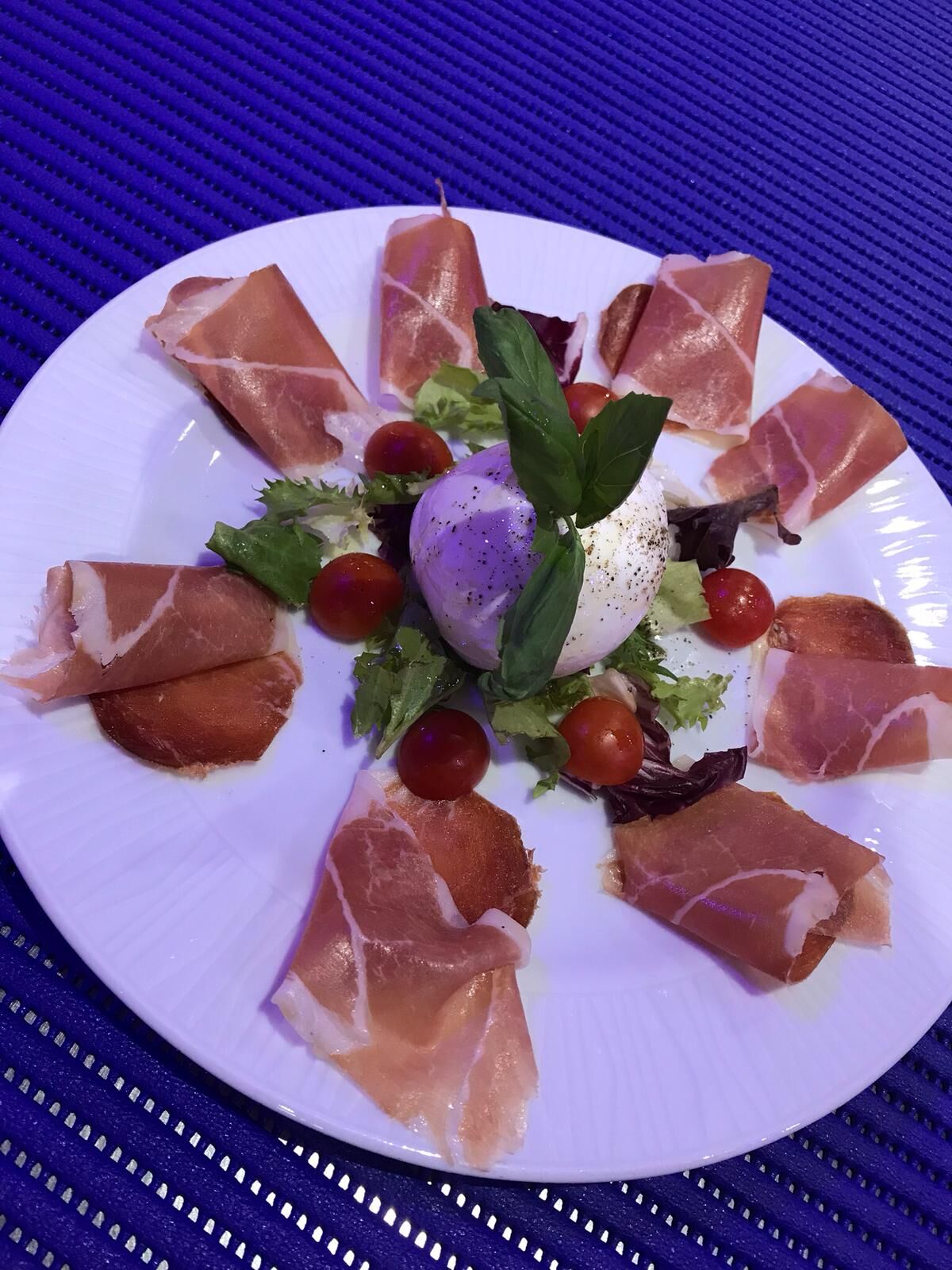  MOZZARELA DE BUFOLA CON PROCURO CRUDO
