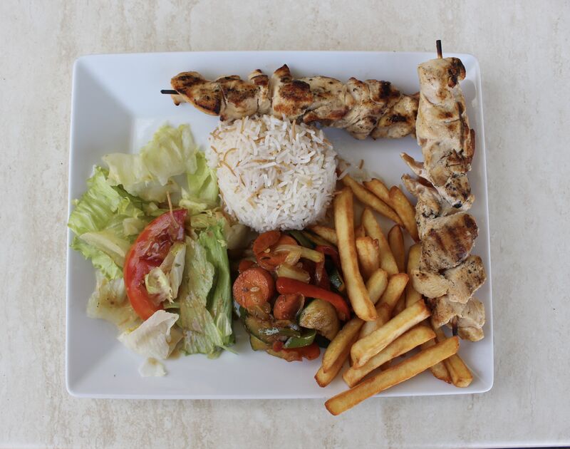 Assiette brochettes de poulet