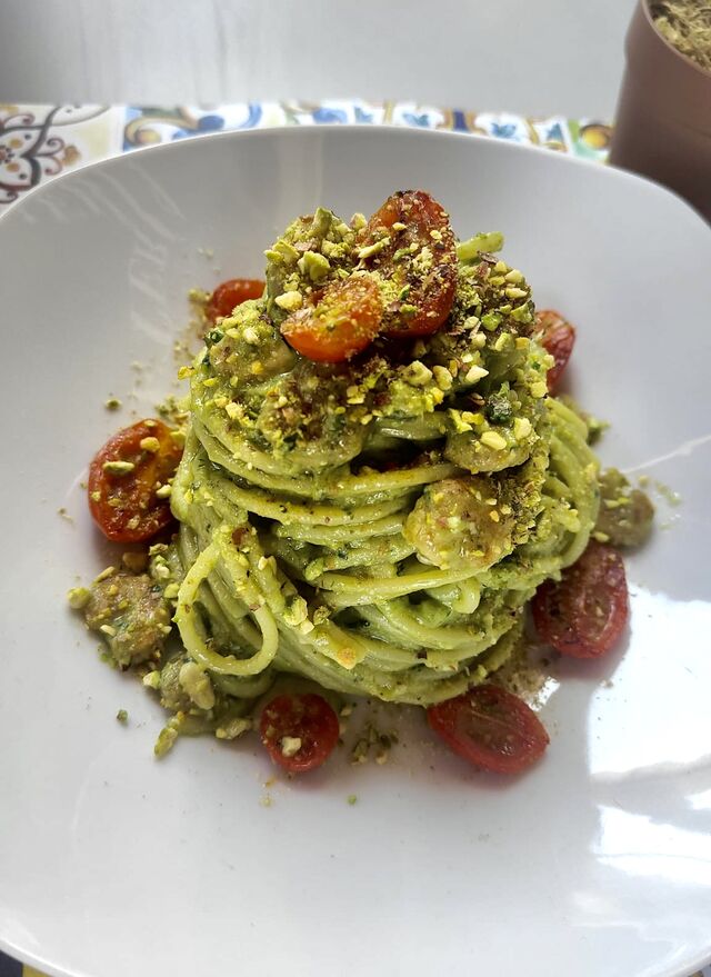 Pesto de aguacate y……