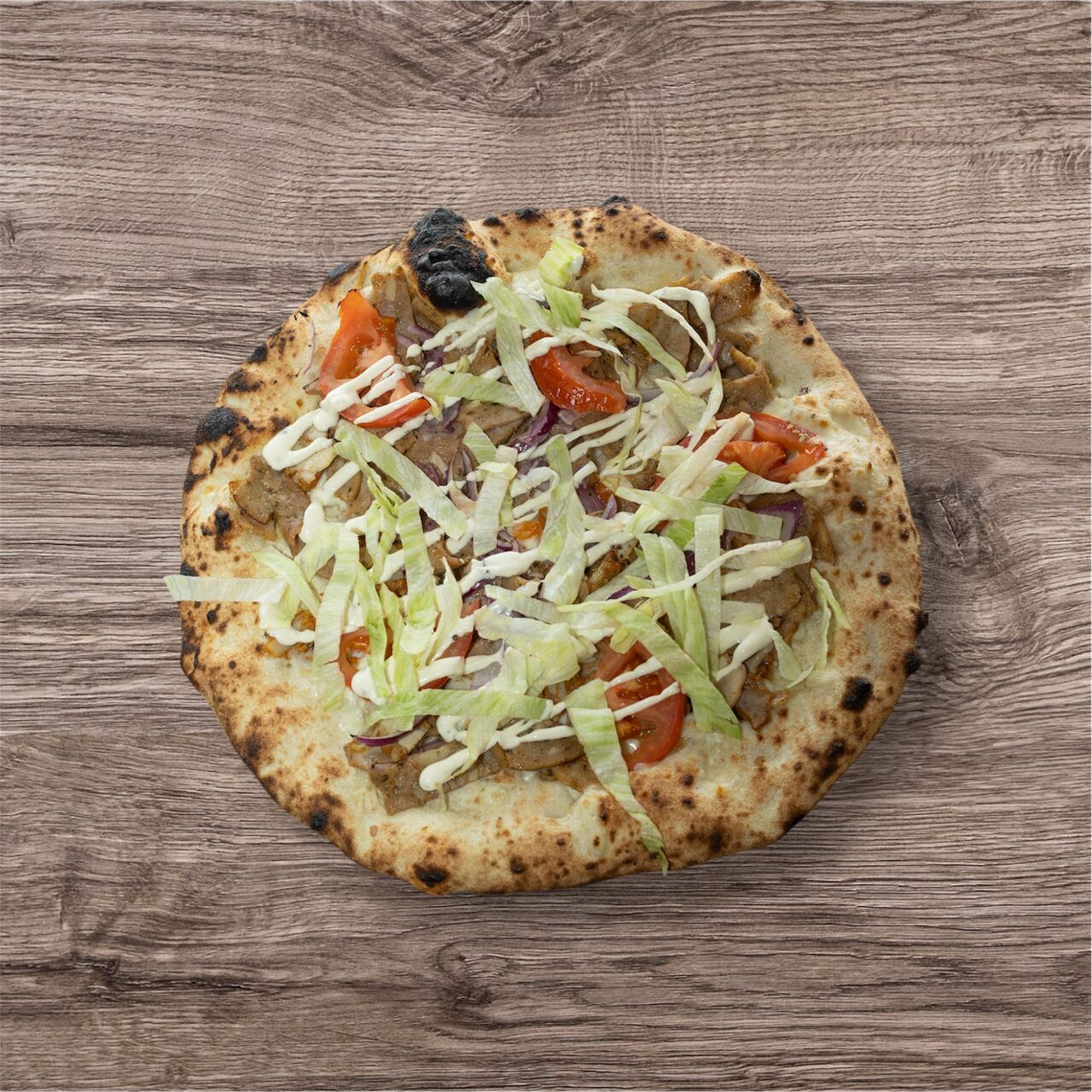 Kebab ▪ 14€ : sauce kebab, fior di latte, viande kebab française (veau et dinde), tomates, oignons rouges, salade iceberg