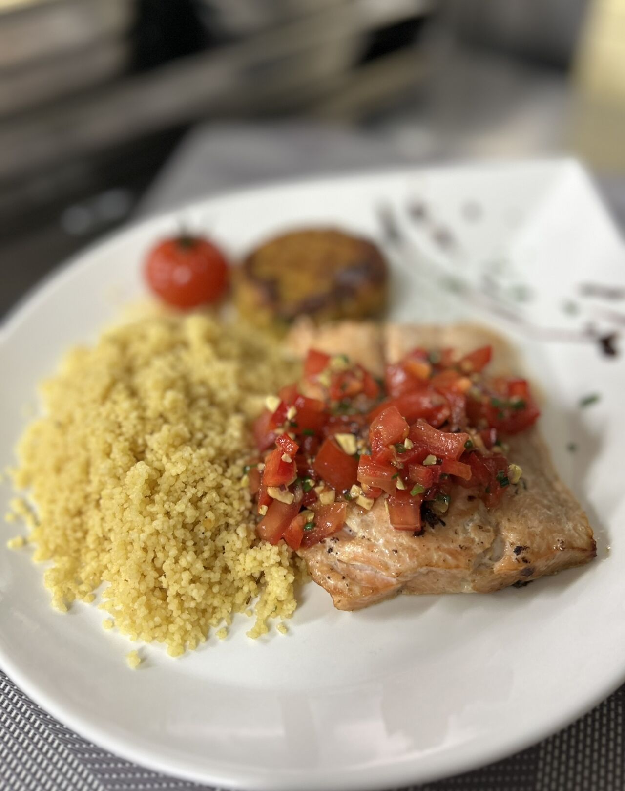 PLAT DU JOUR (pavé de saumon)