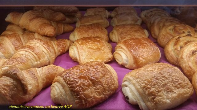 viennoiserie faite maison avec du bon beurre AOP