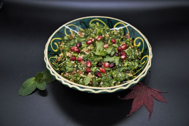 Tabbouleh Petersilie, Tomaten, Lauchzwiebeln, frische Minze, Bulgur, Olivenöl, Zitronensaft 