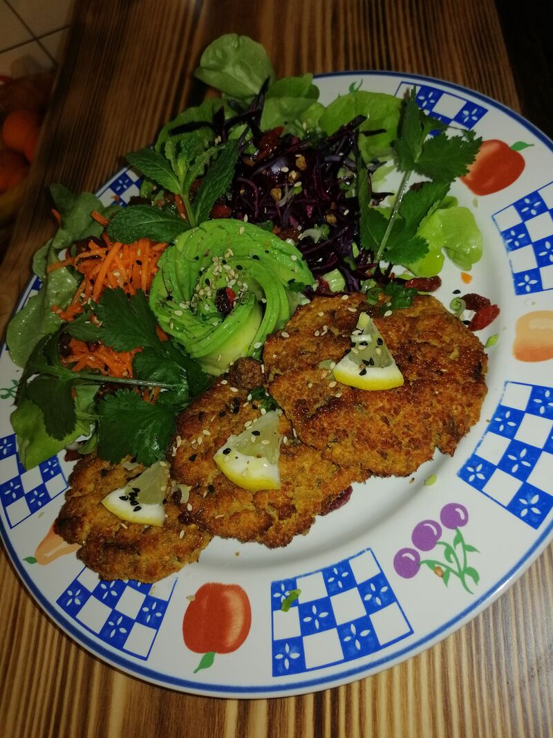 Galettes de soja et crudités de saison