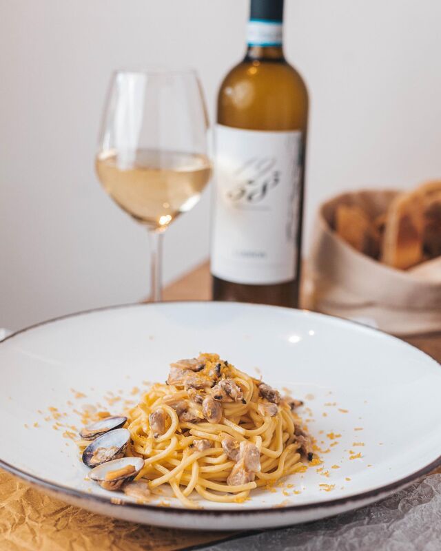 Spaghetto alla chitarra con vongole e bottarga di Muggine