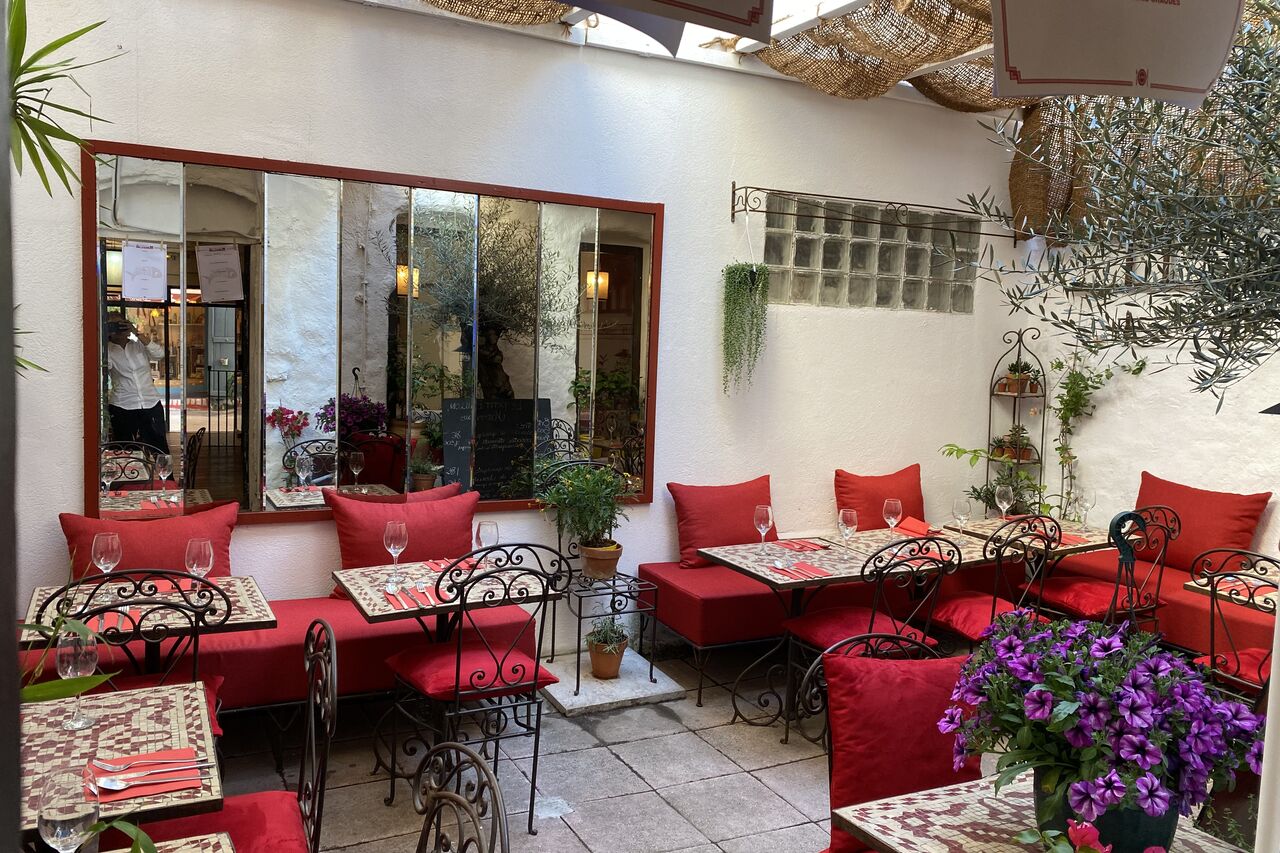 Terrasse à l’intérieur ouvert!!