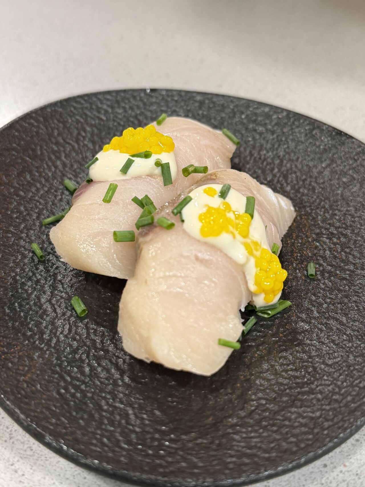 Niguiri de pez limón 