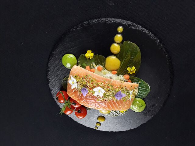 Gebratener Lachs auf Mangold und Zitronencréme