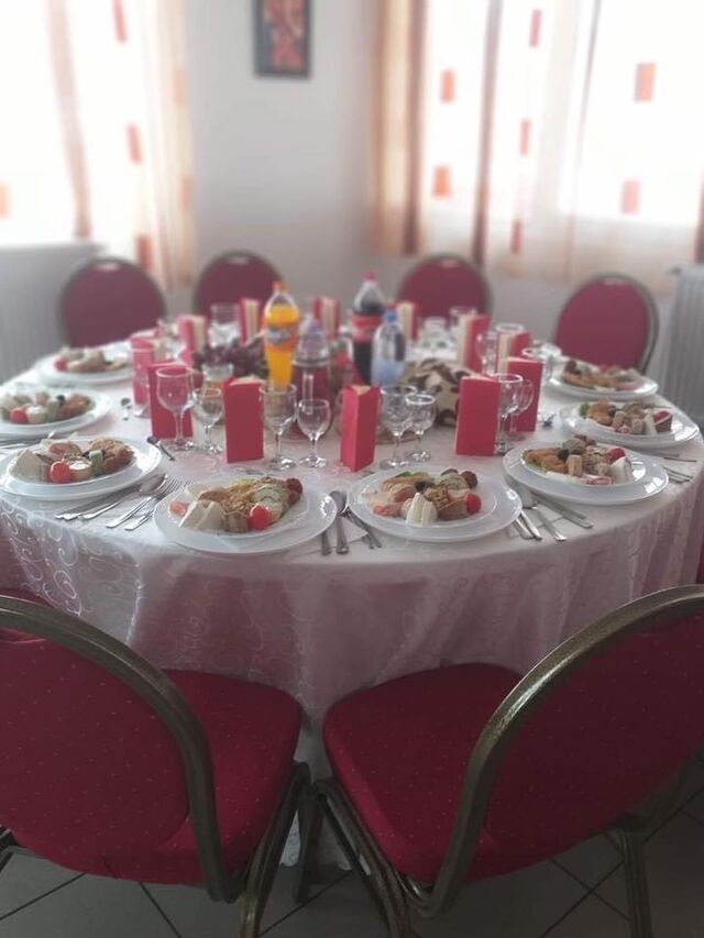 Masa pregătită pentru eveniment