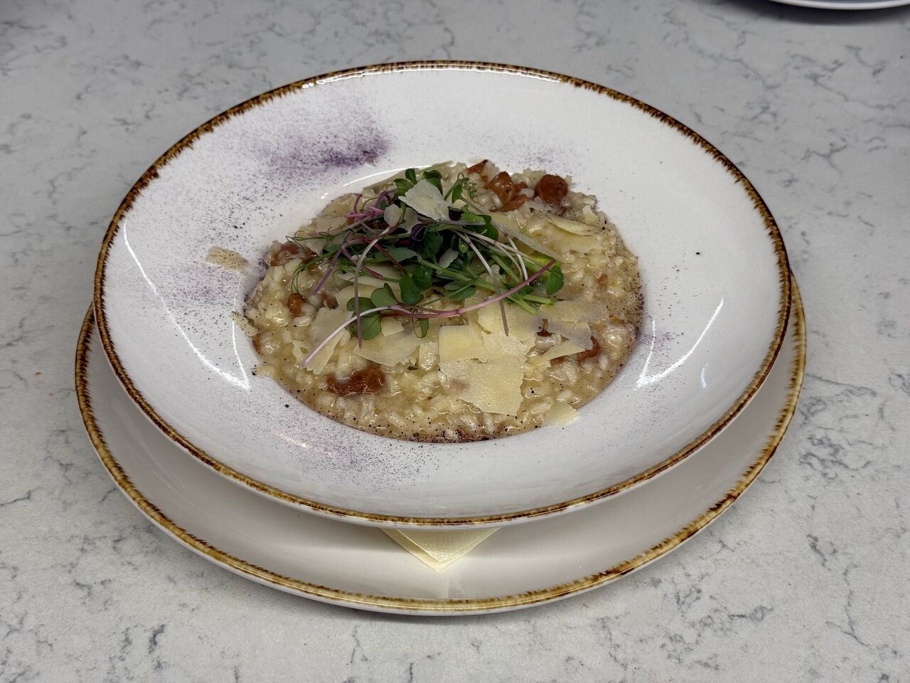 RIZOTO: Krémové Arborio rizoto s kuriatkami a hoblinkami parmezánu