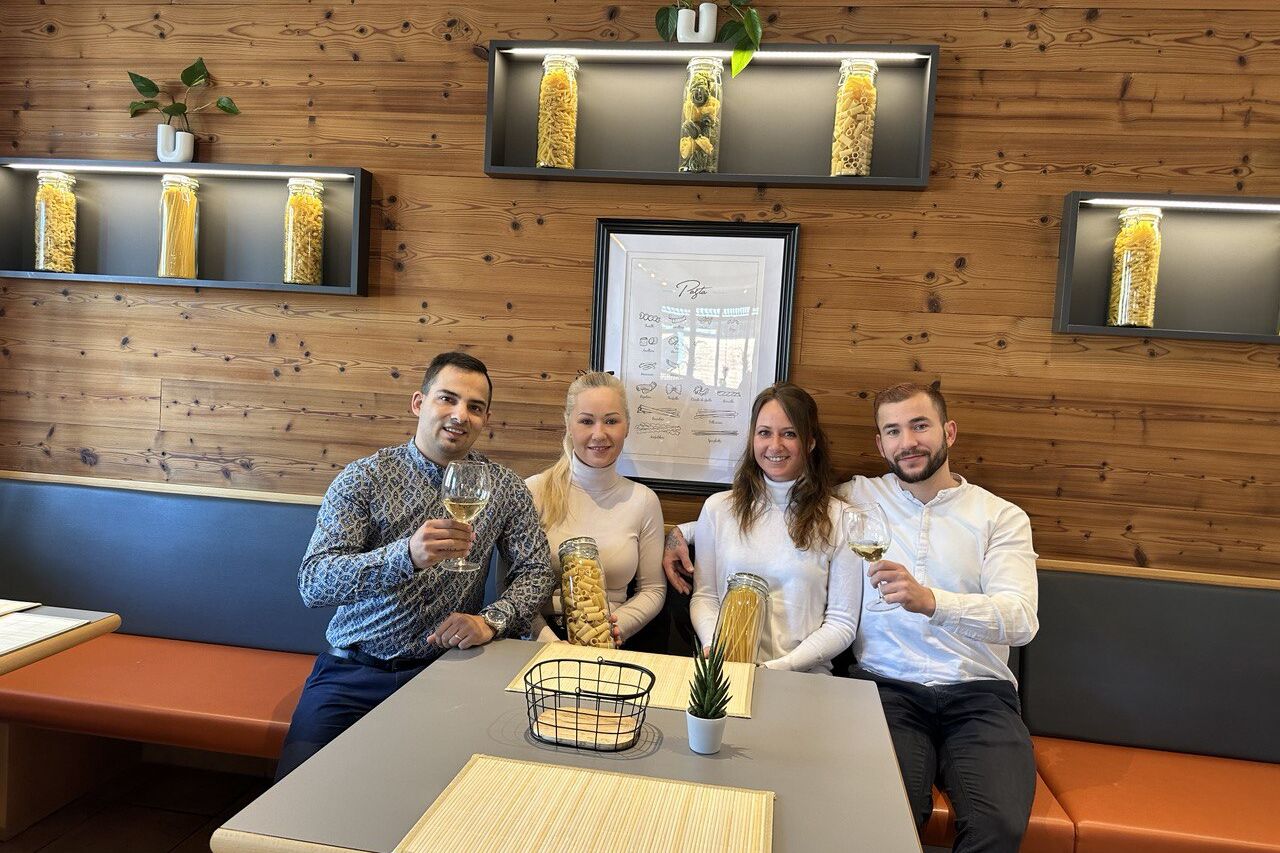 Ein bisschen was zu uns