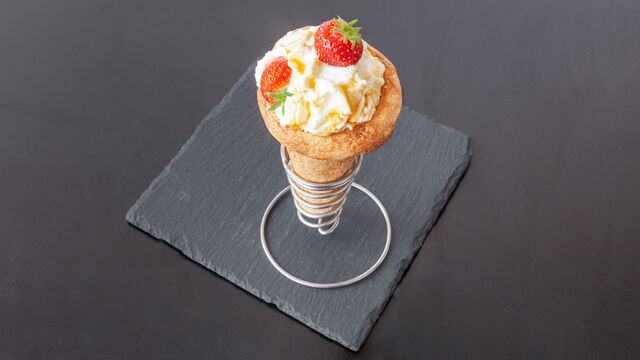 Le délicieux cône fraise et sa chantilly