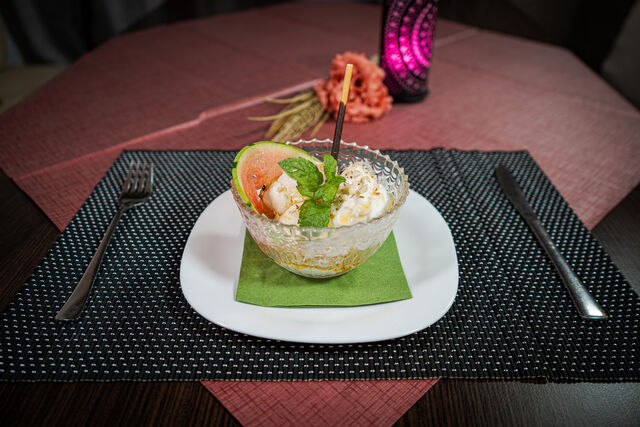 Griechischer Joghurt mit Nüssen und Hönig