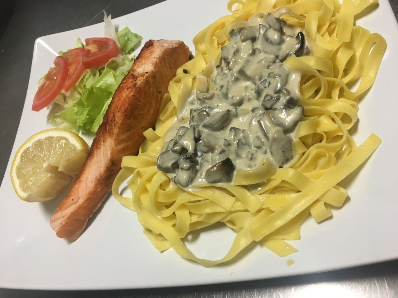 Pavé de saumon tagliatelles 