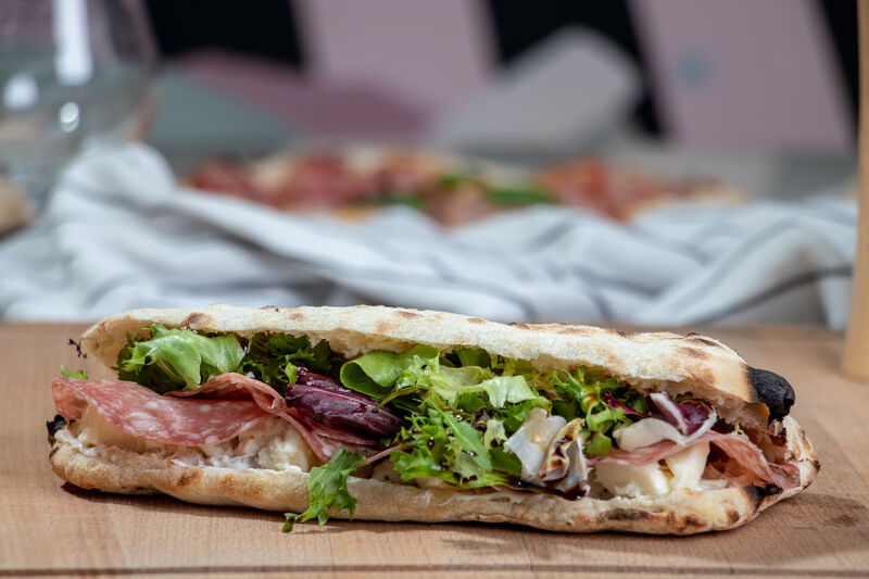 Sandwich salami picante 25 lei
