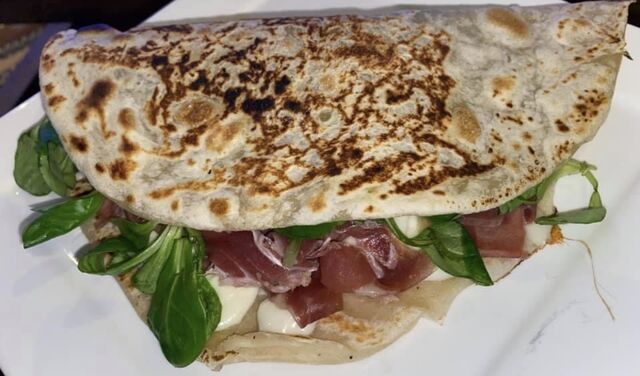 Piadina taleggio - prosciutto crudo - salade 