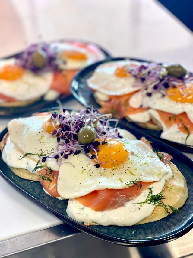Brunch: Pancake Saumon fumé et Oeufs pochés