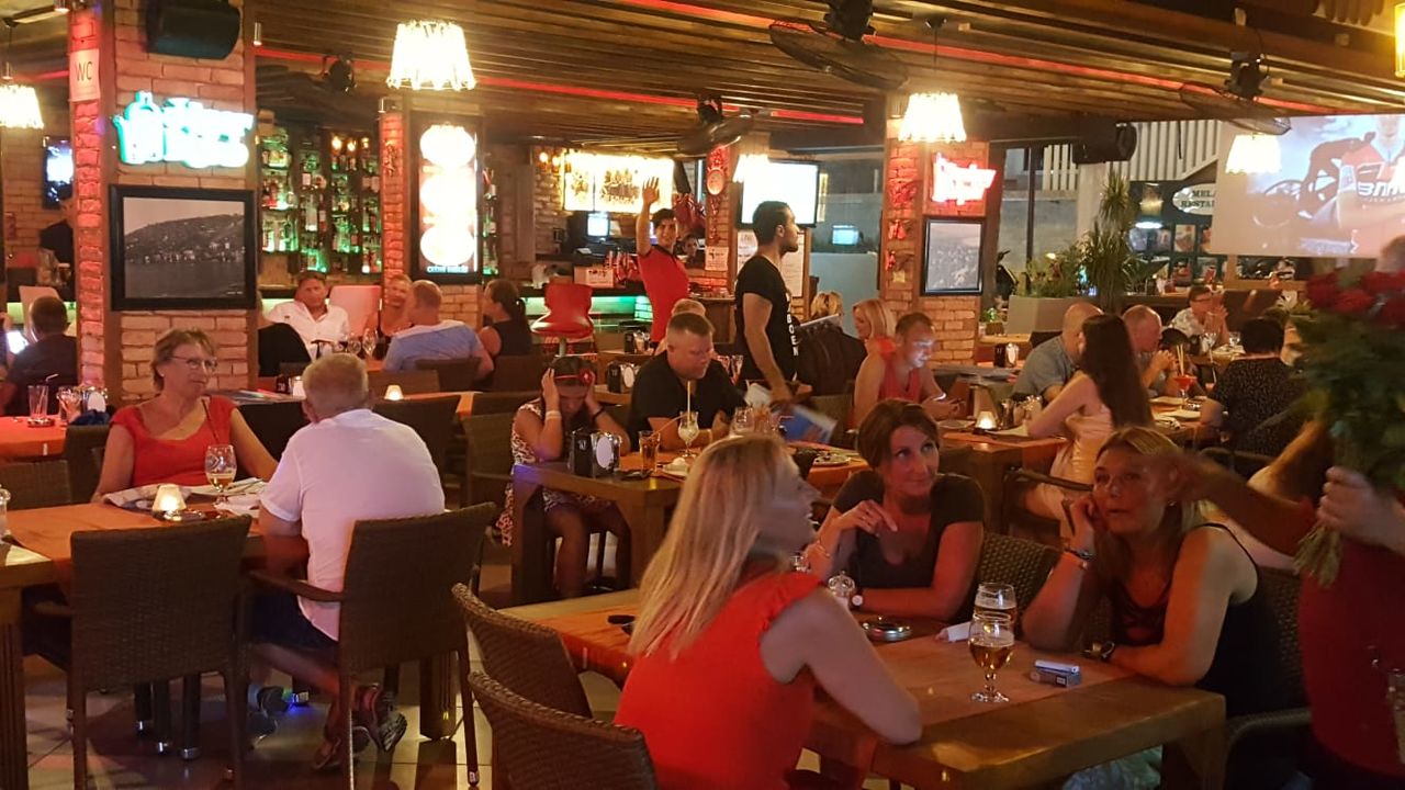 NABOEN RESTAURANT HAS ALL KIND OF FOOD
STEAK PIZZA PASTA SALAD TEX MEX KEBAB SNACK CAKES ICE CREAM
VISIT US. WELCOME