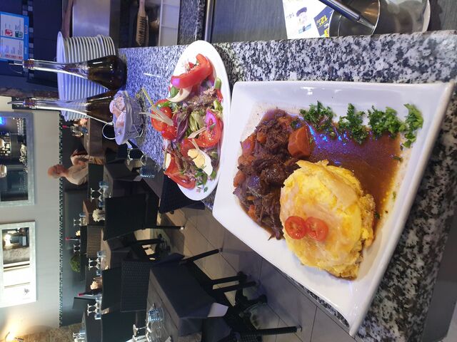 Bœuf bourguignon polenta gratiné au parmesan
Salade niçoise 