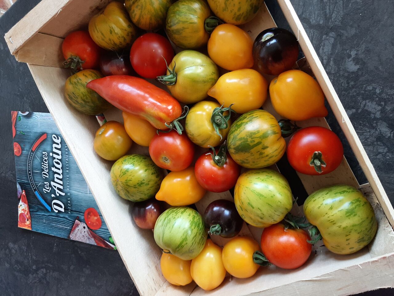 Nous travaillons le maximum de produits locaux, pour un maximum de fraîcheur. Les tomates que vous retrouvez dans nos plats !